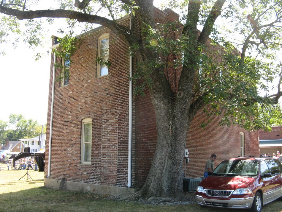 1580 Old bank building, 2008